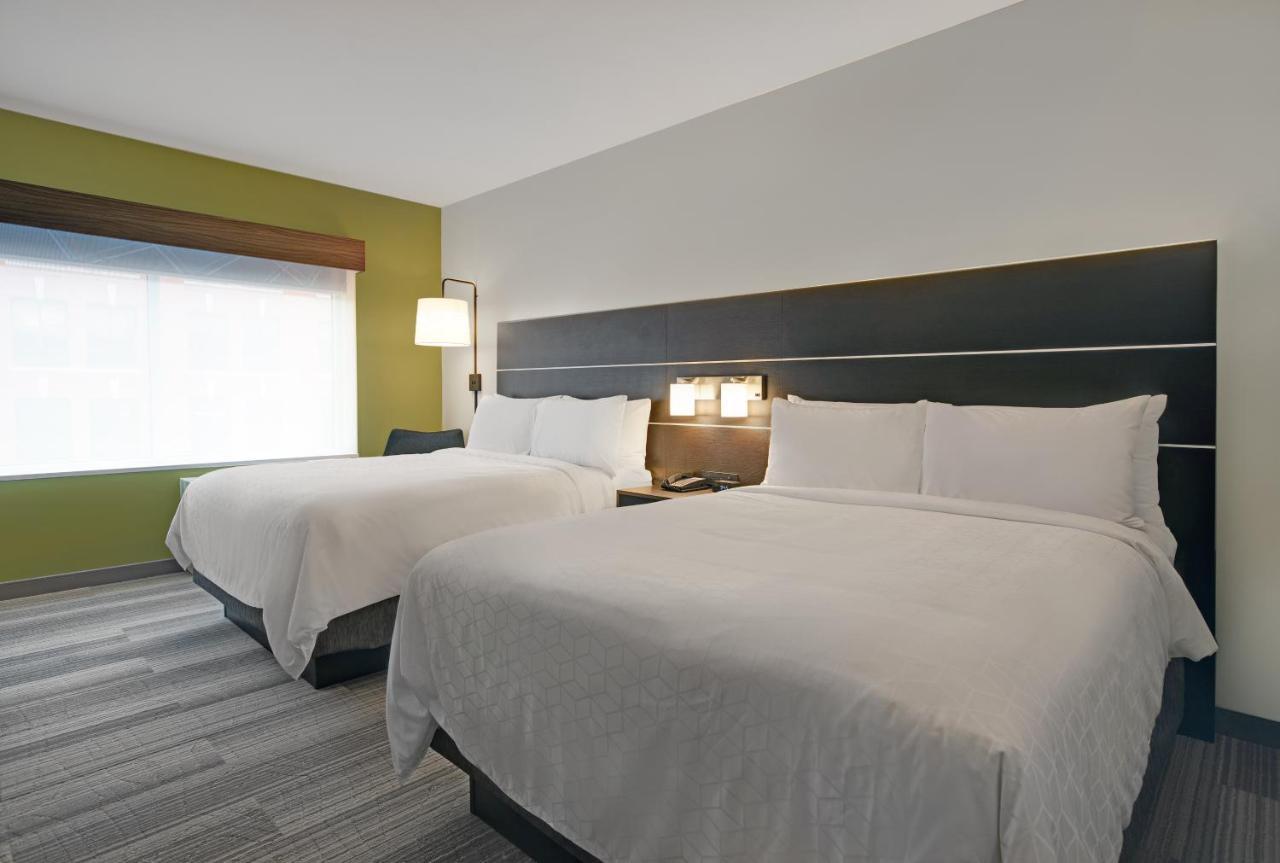 Holiday Inn Express - Milwaukee Downtown By Ihg Exterior photo